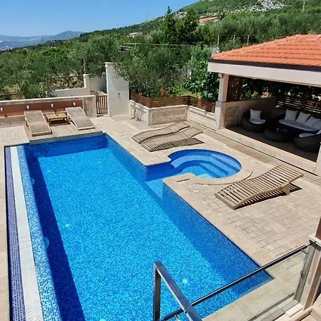 Lkl, Heated Private Pool, Secluded And With A Great View Kaštela