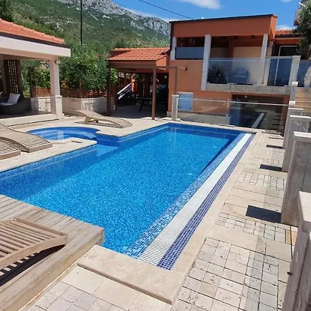 Lkl, Heated Private Pool, Secluded And With A Great View Kaštela