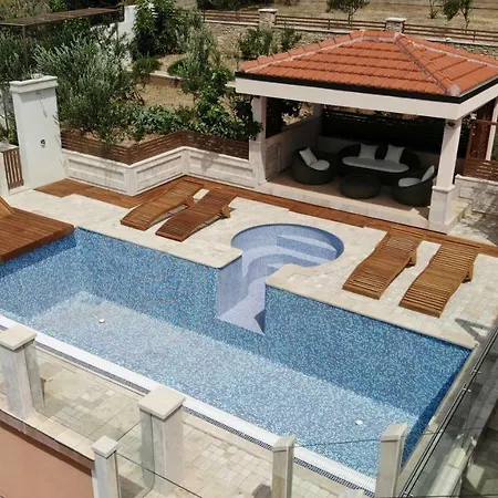 别墅 Lkl, Heated Private Pool, Secluded And With A Great View Kaštela
