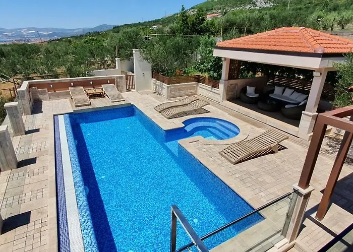 Lkl, Heated Private Pool, Secluded And With A Great View Kaštela