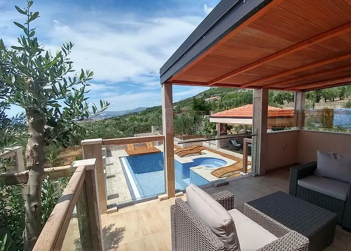 Lkl, Heated Private Pool, Secluded And With A Great View * Kaštela